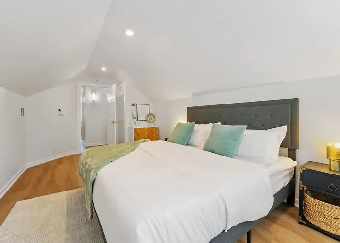 New 10-min To Downtown Holiday home