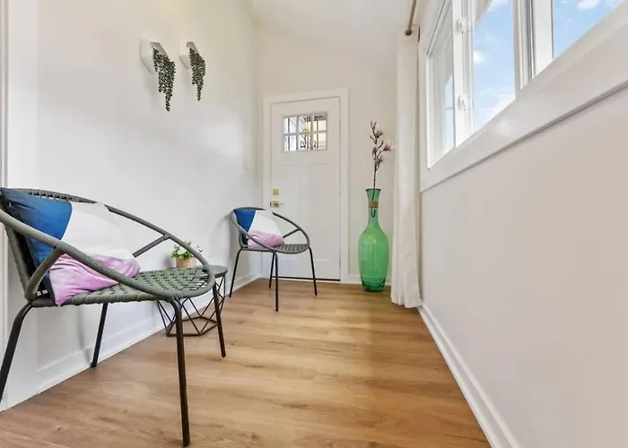 New 10-min To Downtown Holiday home *