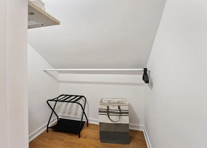 Holiday home New 10-min To Downtown *